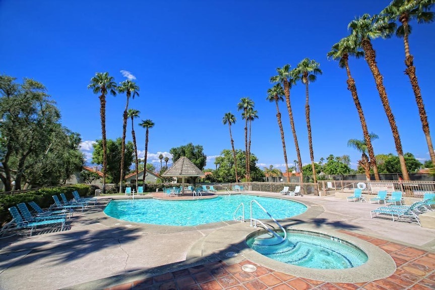 4 Seasons at Desert Breezes Resort