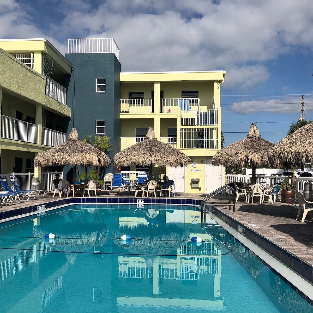 Commodore Beach Club