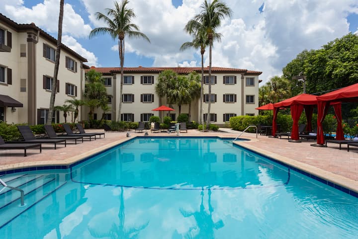 Hawthorn Suites by Wyndham Naples
