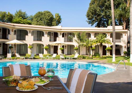 Hotel & Suites Guadalajara Plaza López Mateos